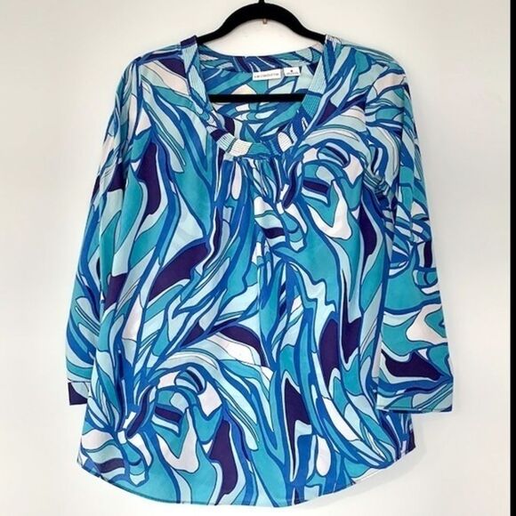 Blue bold print top medium - Picture 3 of 10
